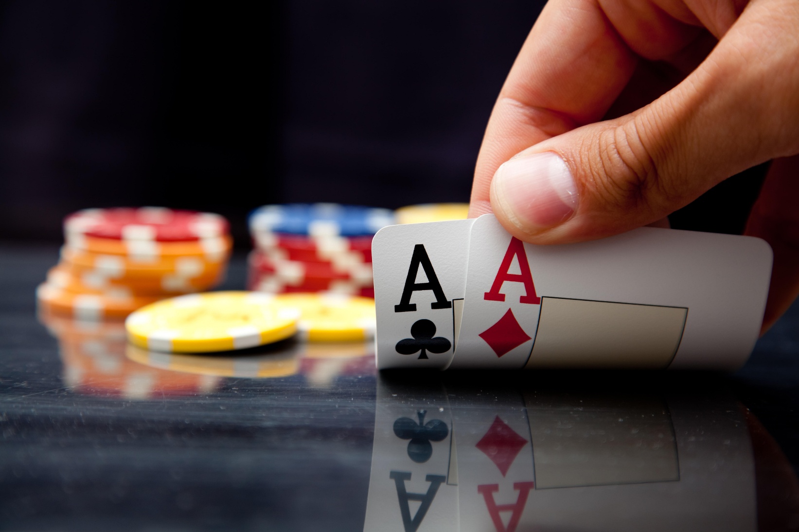 Quels sont les règles du poker en ligne à connaître avant de jouer?